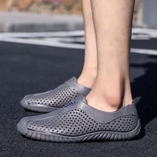 Летние мужские сандалии с дырками г. Новое поступление обуви мягкие пляжные сандалии неглубокие повседневные туфли, сандалии мужская обувь с дырками Размер 40-45