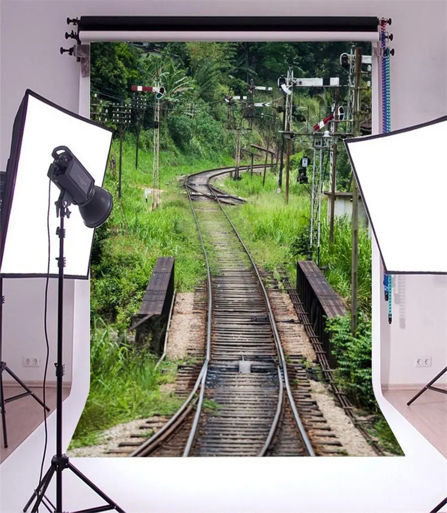 Фон для фотосъемки природа пейзаж железнодорожные дорожки деревья трава поле