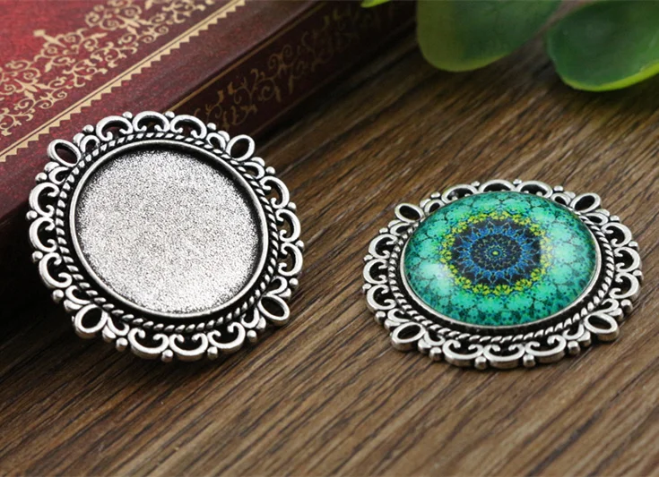 сидония оплетение кабошона. кулоны с кабошонами и бисером. подвеска с камнем кабошон. кулоны кабошоны. кабошоны яшма оплетенные бисером.