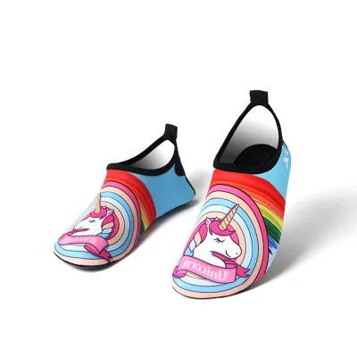 Детские купальные туфли с героями мультфильмов; нескользящие носки для мальчиков и девочек; легкие Пляжные Носки для бассейна; нескользящая быстросохнущая обувь