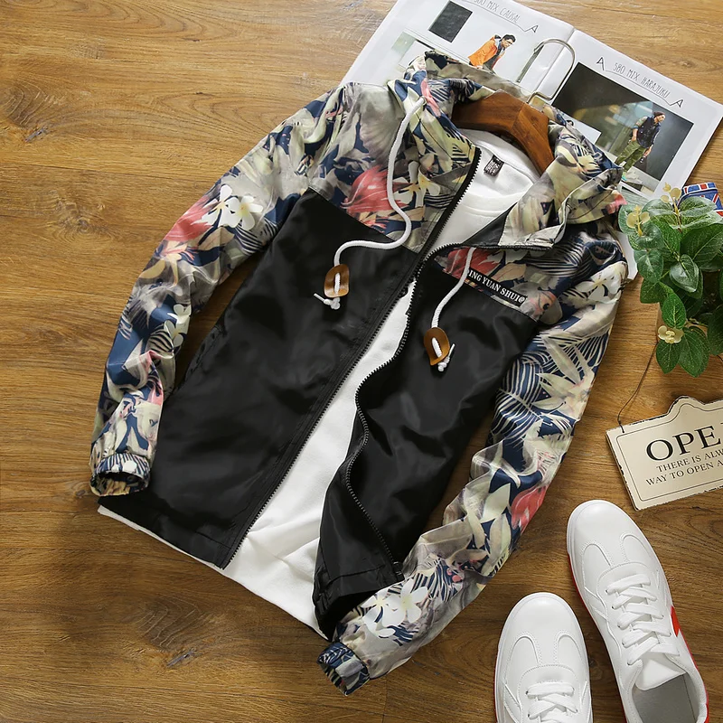 

The spring of 2020 the new men splicing thin printing camouflage jackets