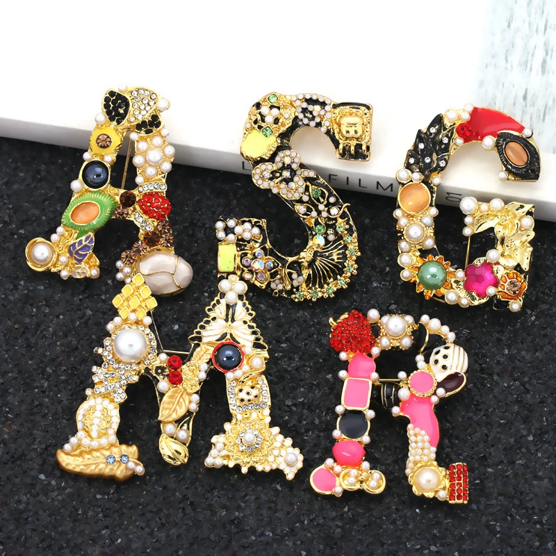 Baroque Luxury Exquisite Letter M Shape Pearl Rhinestone Brooches Women Accessories Colorful enamel pin brooch mujer Q4