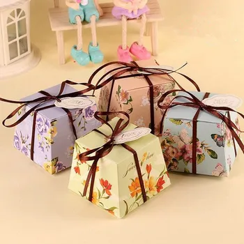 

Free Shipping 100pcs Wedding Favor Candy Box With Ribbon And Hangtag Two Size 4 Pattern Option