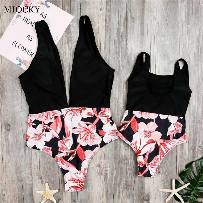 

2019 Summer Family Matching Swimsuit Mom Daughter Beachwear Lady Kid Girl Padded Swimwear Mother Daughter Matching Clothes E018