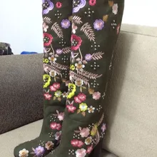 Botines mujer; коллекция года; высокие сапоги до бедра с вышитыми цветами; женские сапоги на высоком массивном каблуке; сезон весна-осень; роскошная женская обувь; scarpe