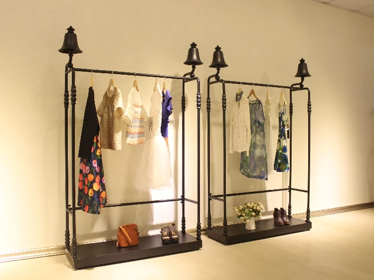 The clothes rack of the fine iron art clothing rack is displayed by the display shelf of the display cabinet1123