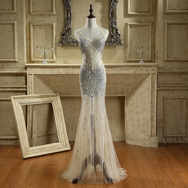 Сексуальное искрящееся платье с юбкой-годе украшенное кристаллами бисером для