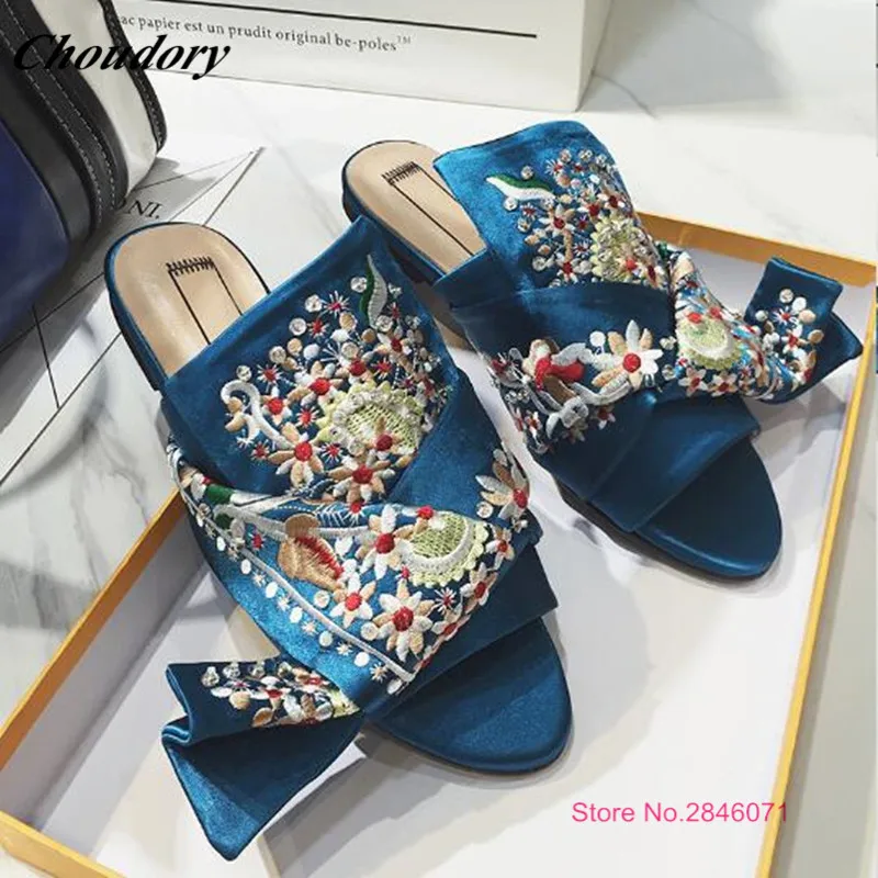 Choudory Luxury Silk Gladiator Sandals Women Fashion Bowknot Flat Shoes Peep Toe Elegant Floral Embroidered Slipper Party Shoes