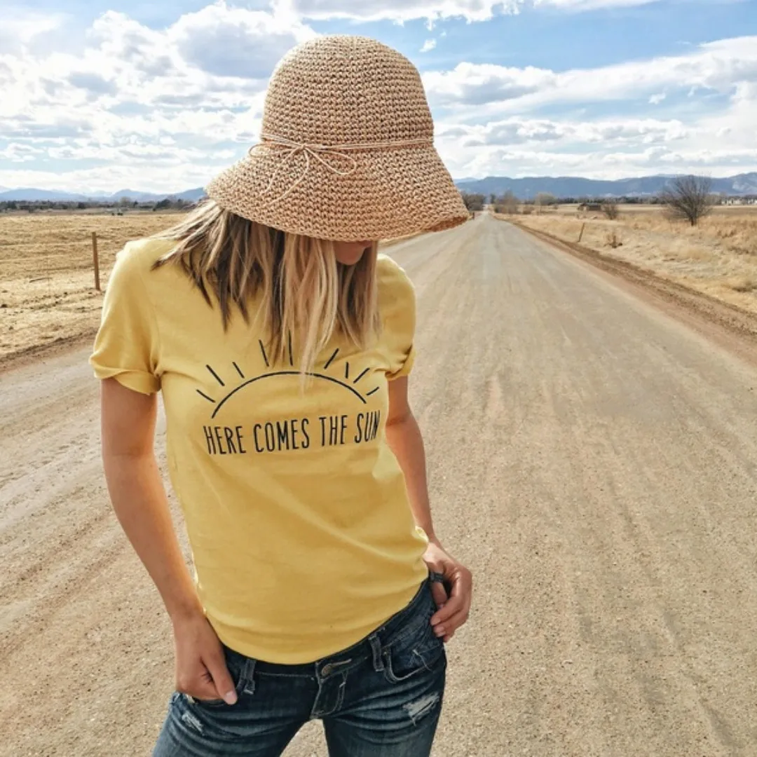 

Here Come The Sun Women Graphic T shirts Summer Short Sleeved Cotton Tees Harajuku Girl Sweet Clothing Harajuku Hippie t shirt
