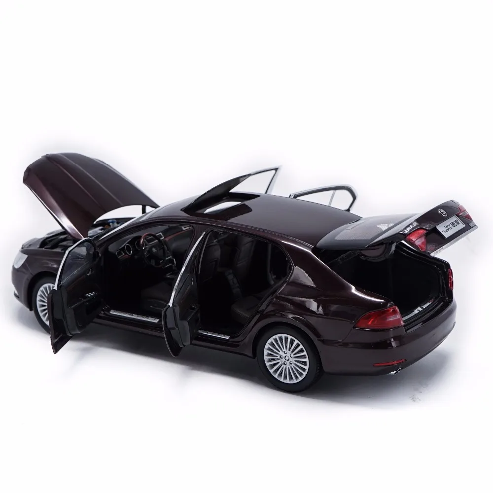 Оригинальная коробка 1:18 Skoda Superb литой металлический автомобиль модель игрушка