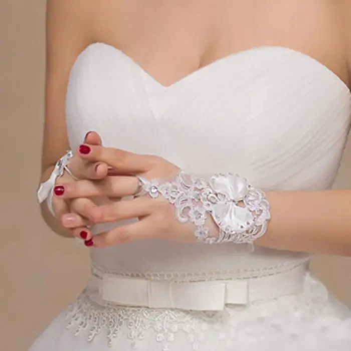 Белые цвета слоновой кости Короткие Свадебные перчатки для невесты митенки для невесты Кристаллы бисером бант кружевная перчатка