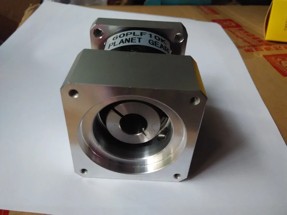 Планетарные коробки передач 3 x PLF60 standard precision10:1 и PLF80 стандартные прецизионные 5:1