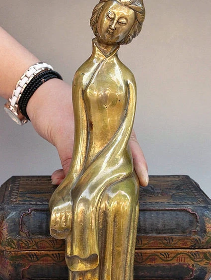 

Old Chinese classical Palace Auspicious Bronze Wealth Beauty Belle Peri Statue