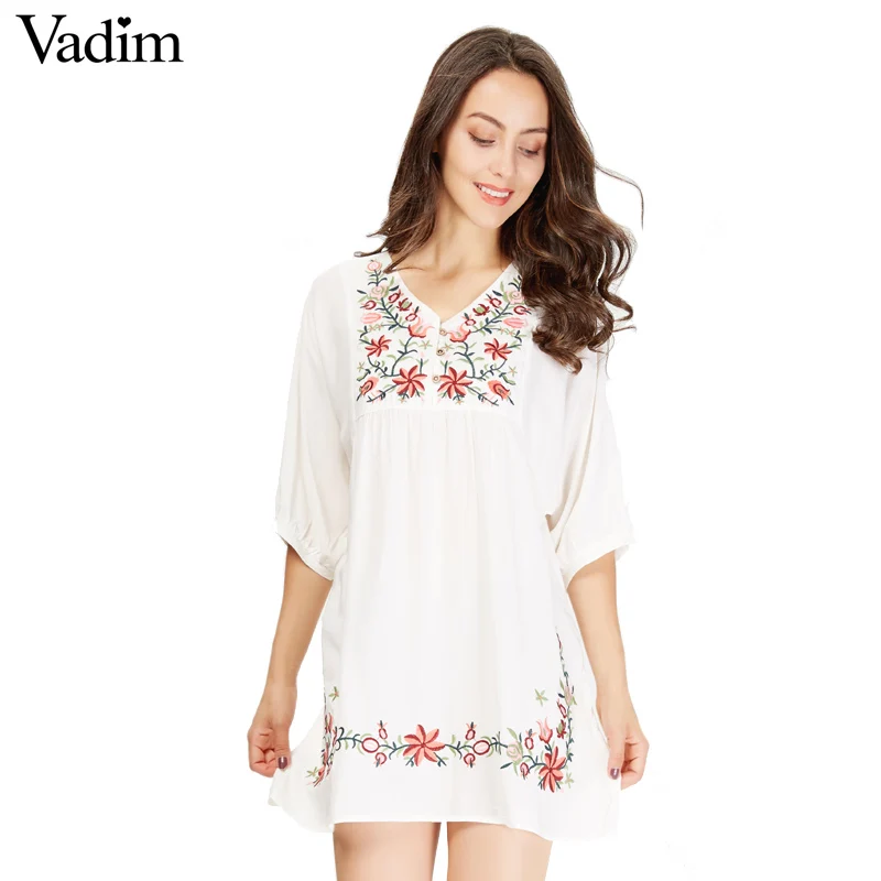 

QZ1906 New Fashion Ladies' Elegant sweet floral Embroidery white Dress loose vintage V neck half sleeve casual brand dress