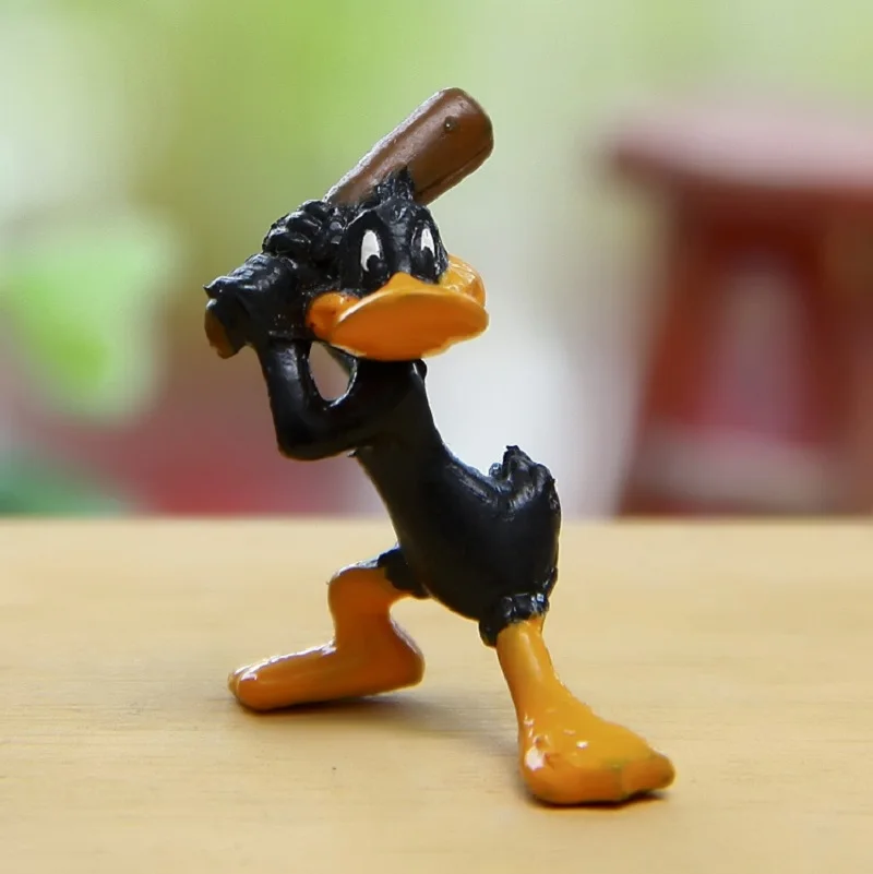 Goedkoop Zakka Boodschappen Nemen Baseball Zwarte Eend PVC Figuren Speelgoed Creatieve Micro Tuin Landschap Decoratie Props Geschenken Voor Kinderen