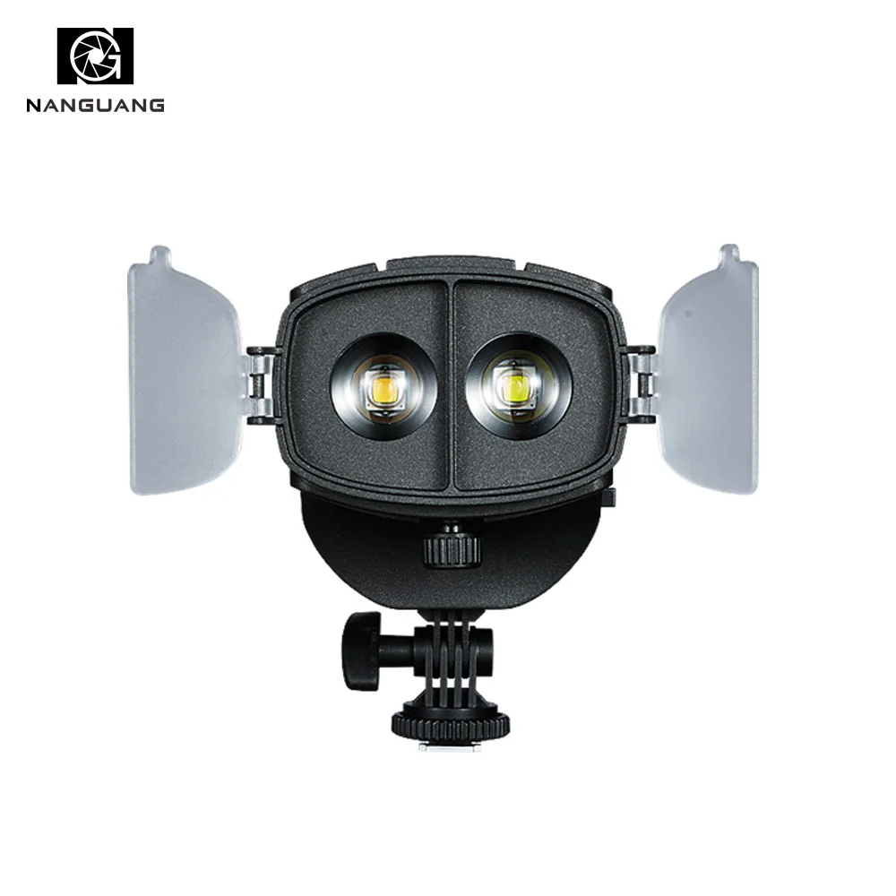 20W LED on Camera Spotlight Bi color 3200K 5600K LED Fresnel Lightwith Adjustable Lighting Angle