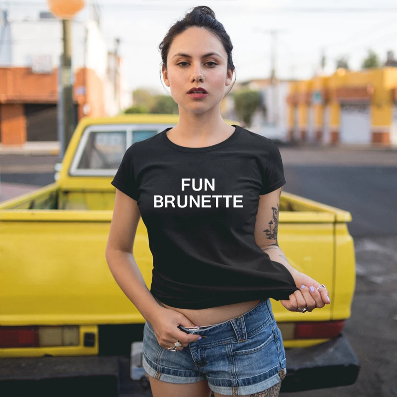 WT001804591 Fun Brunette 00