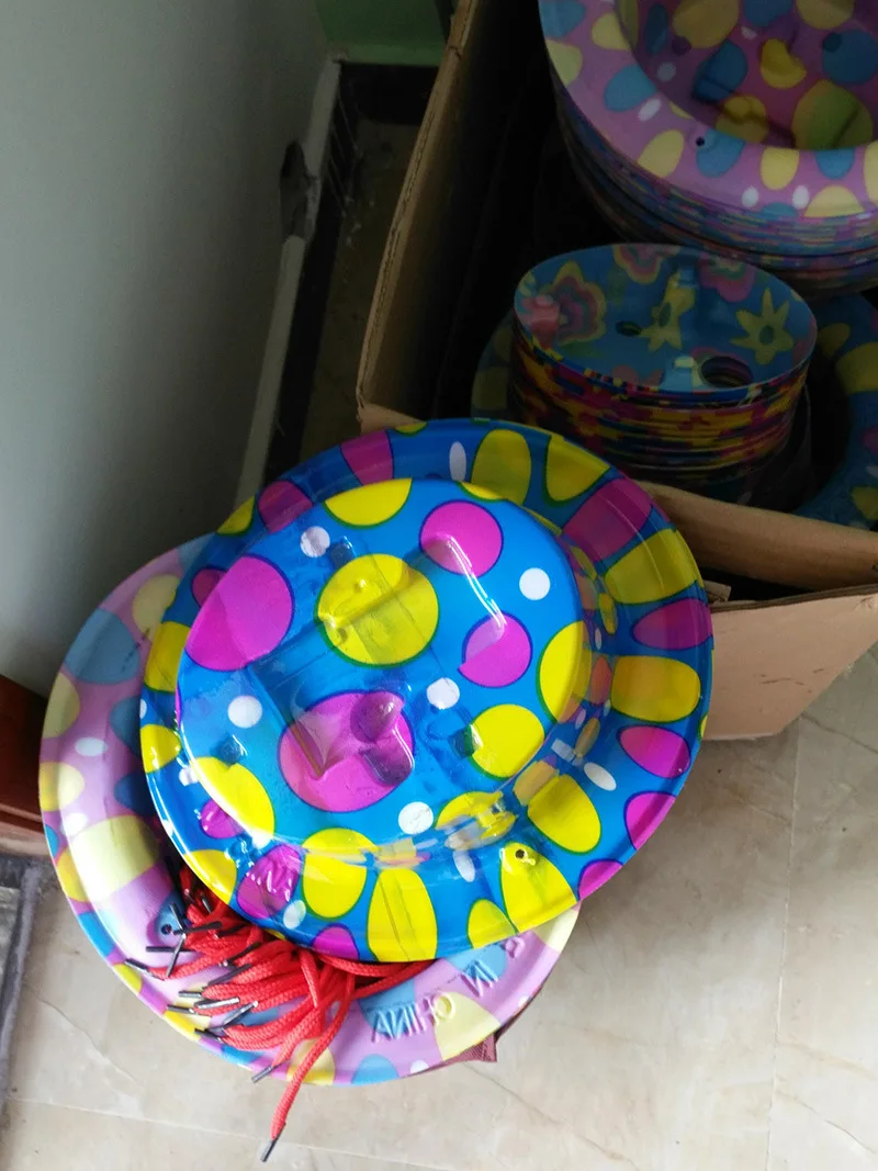 20 set 2018 new hot the bubble playing hat adult or kids automatic electric bubble blowing hat 27*24*12cm soap bubble gun d10