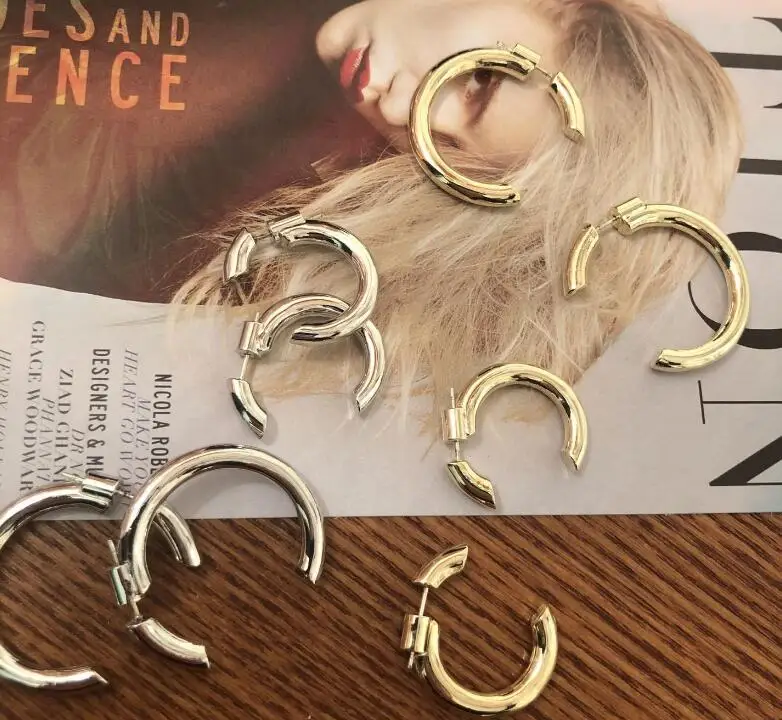 

C letter different ingenious design three-dimensional shape penetrating simple earrings