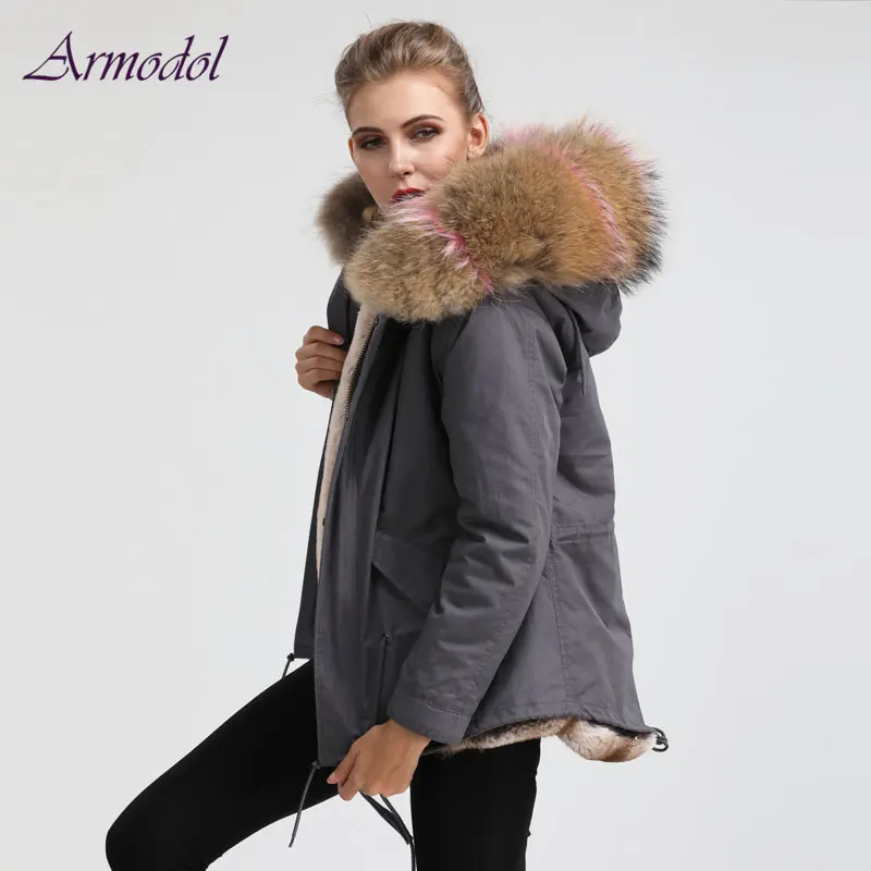 Nieuwe Mode Winter Bont Parka Vrouwen Winter Jas Windcoat Grote Wasbeer Bontkraag Korte Vrouwen Jas Fabriek Prijs Gratis Verzending Nieuwe Mode Winter Bont Parka Vrouwen Winter Jas Windcoat Grote Wasbeer Bontkraag Korte Vrouwen Jas Fabriek Prijs Gratis Verzending