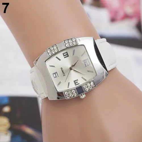 Новые женские кварцевые наручные часы со стразами и корпусом из искусственной кожи