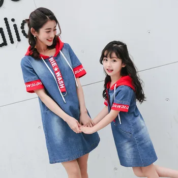 

Mother Daughter Denim Dresses Short Sleeve Mom and Girls Jeans Shirt Clothes Matching Family Clothing 2018 Girl Women Vestidos