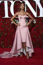 2017 Sexy Inspiriert durch Jourdan Dunn Roter Teppich-kleid Hallo-lo Rosa Schatz Abendkleid Emerald Green Satin