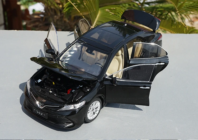 1/18 Toyota Camry 8-го поколения Литой Сплав Модель автомобиля игрушки для детей Коллекция подарков Черный Белый Красный