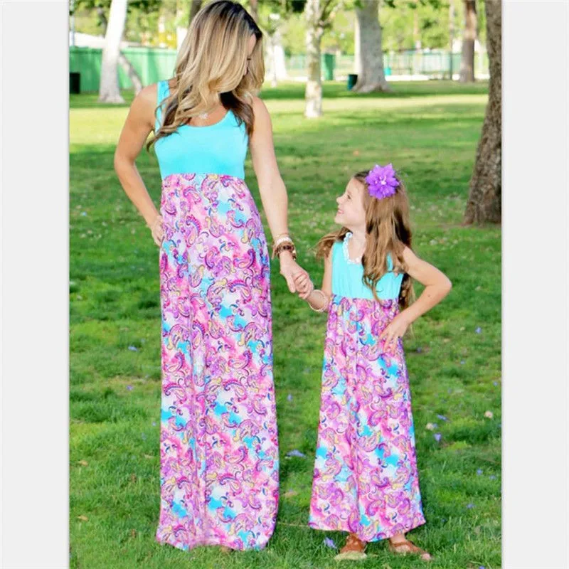 Модное платье для мамы и дочки; одежда для семьи; одинаковые комплекты; одежда в стиле бохо «Мама и я»; Длинные повседневные летние платья для мамы и дочки