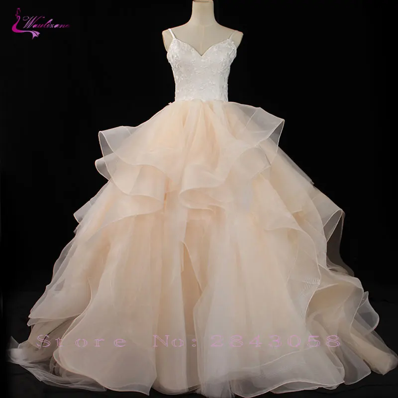 

Waulizane Luxury Tiered Organza Ruffles Ball Gown Wedding Dress Vintage Embroidery Lace Spaghetti Straps Backless Bridal Gowns