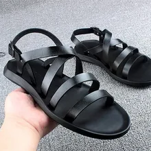 Новые мужские сандалии в римском стиле; Повседневная пляжная обувь с открытым носком на плоской подошве; кожаные сандалии с пряжкой; модная мужская кожаная обувь