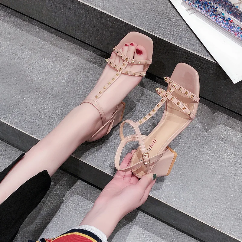 

Sandals female 2019 new thick with high-heeled rivets sandals summer hollow T-shaped word buckle open toe European and American