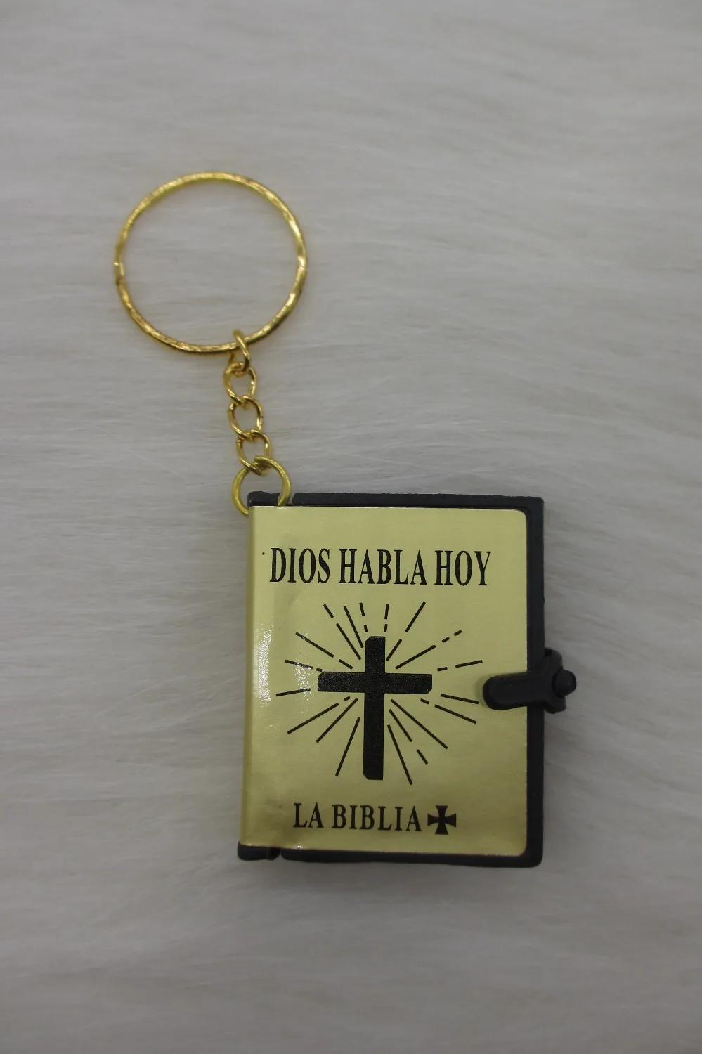 12pcs Lot Spanish Golden Color Party Gifts Religious Holy 12pcs Lot Spanish Golden Color Party Gifts Religious Holy Keychain Dios Habla Hoy La Biblia In Favors From Home Garden On