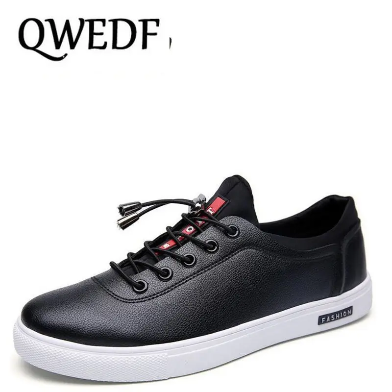 

QWEDF 2018 New Fashion metal decoration sneaker shoes Elastic band Men's casual shoes soft Comfortable Driving flat shoes CC-033