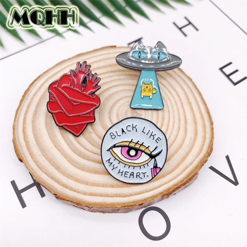 

Creative Cartoon Animal Alien Cat Eye Red Heart Enamel Brooch Round Badge T-shirt Bag Pin Accessories Women Jewelry Gift For Kid