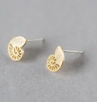 

New Charm Natural Conch Shell Beads Sea Shell Earrings Seashell Stud Earrings Beach Conch Earrings Nautical Studs women Jewelry