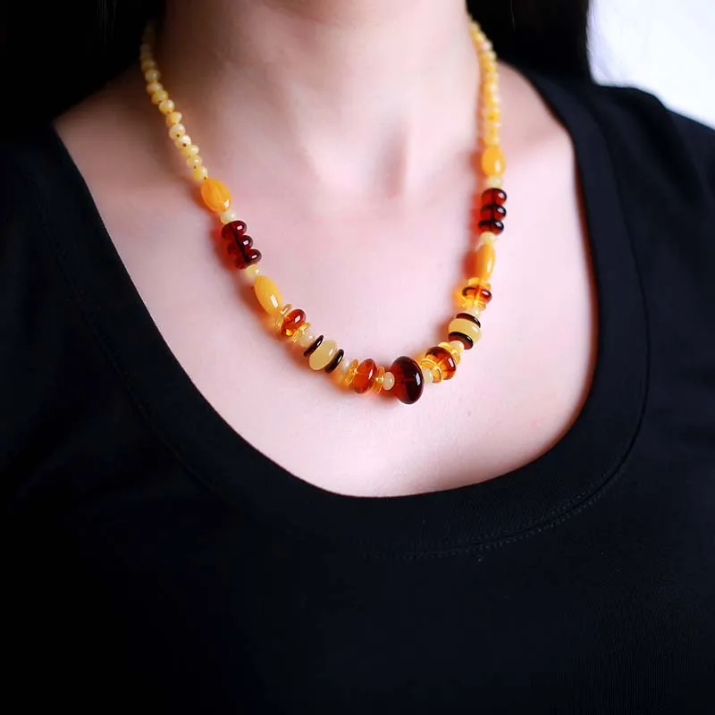 

Natural Amber Beeswax Necklace No Optimization Treasure Necklace Elegant Temperament Support Identification Factory Direct