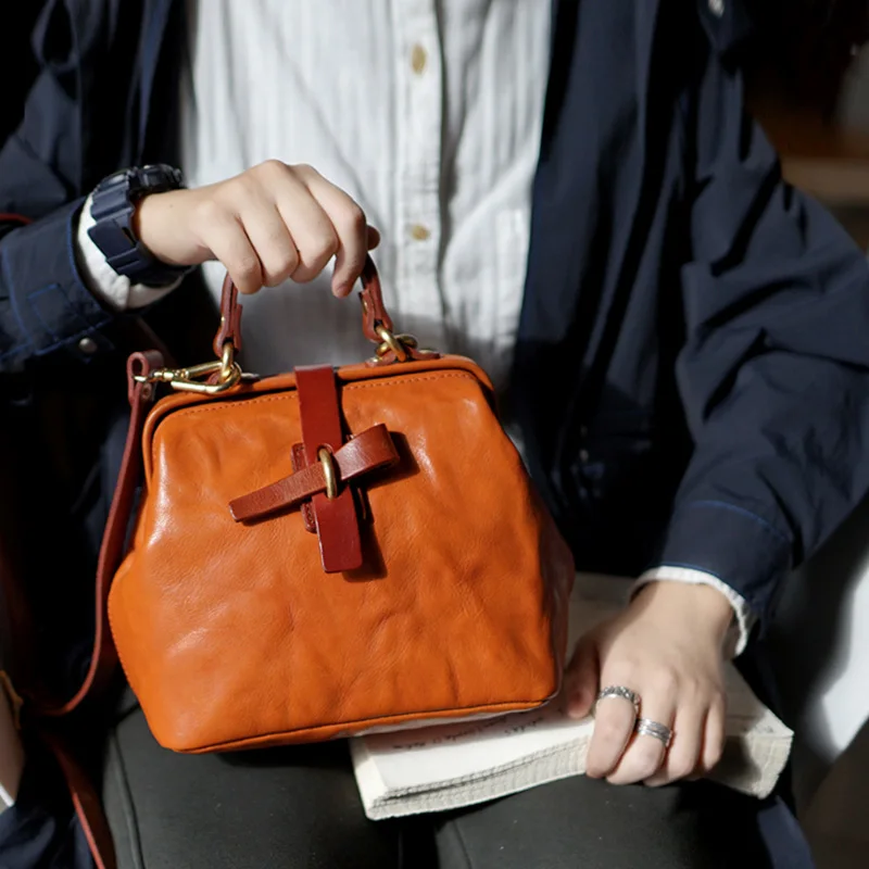 AETOO Leather literature Retro crossbody bag, single shoulder hand to do old doctor bag, fashion small fresh cowhide female bag