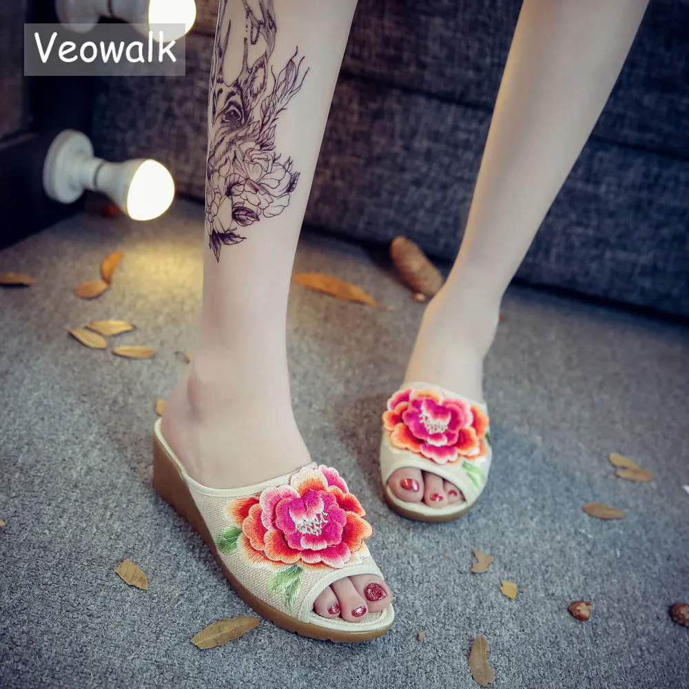

Veowalk Handmade Vintage 3D Flower Embroidered Slippers Women Peep Toe Summer Fashion Ladies Slides Platform Cotton Fabric Shoes