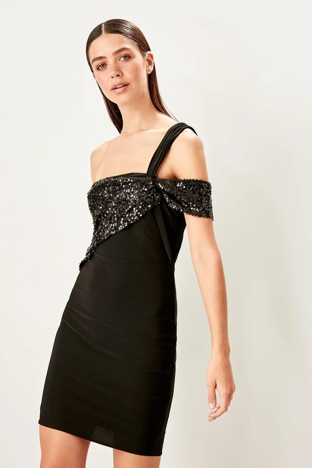 

Trendyol Black Sequined Dress TPRSS19FZ0353