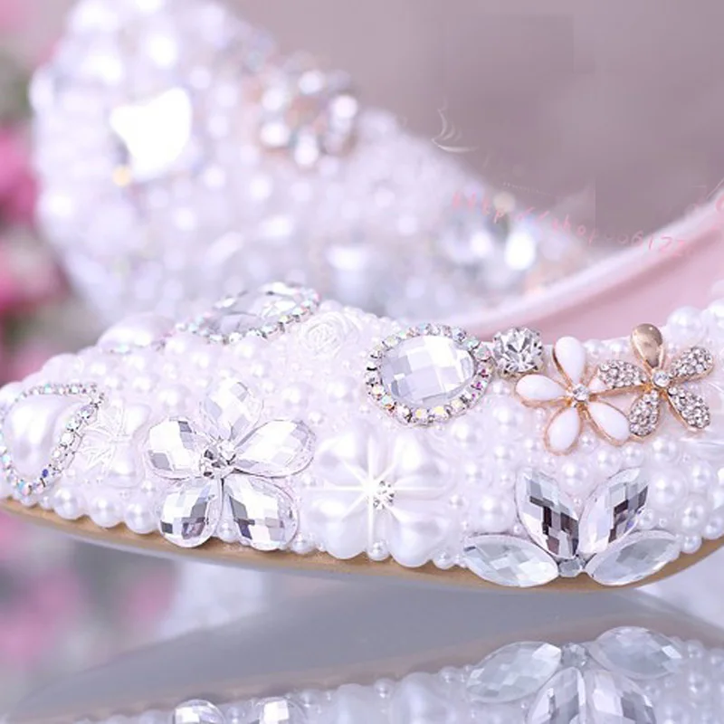 Роскошный элегантный, имитация жемчуга свадебное платье свадебная обувь с украшением в виде кристаллов со стразами Женская обувь на среднем каблуке Женская обувь дамские модельные туфли белого цвета