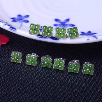 

Natural and nebula biyu earrings, made of yu beads