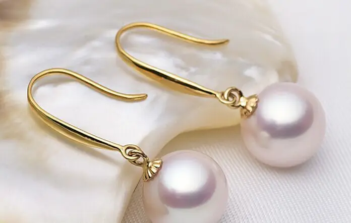 

A pair 11-12mm natural south sea white pearl earring