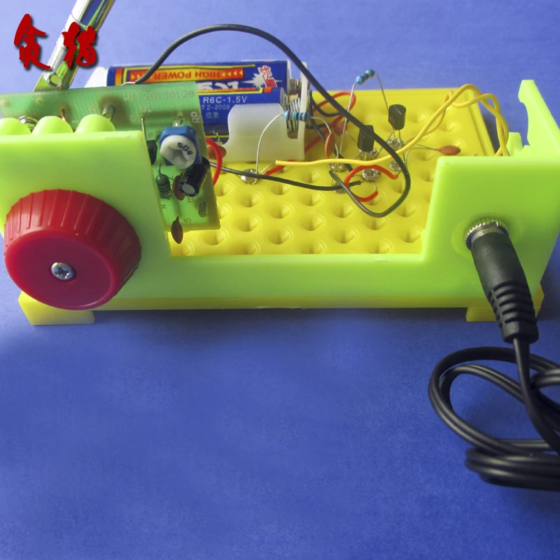 1 начальная школа, научный эксперимент, материал, технология, электроника, Обучающие игрушки, собранные самодельные радио