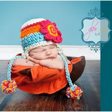 Милый Великолепная ручной работы крючком для маленьких девочек цветок крючком/шапочка наряд для фотосессий, новорожденный шапка