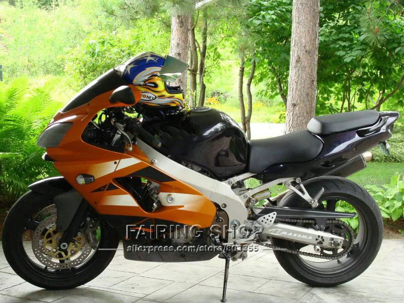 1229583256262286-Kawasaki-Ninja-ZX-9-R02