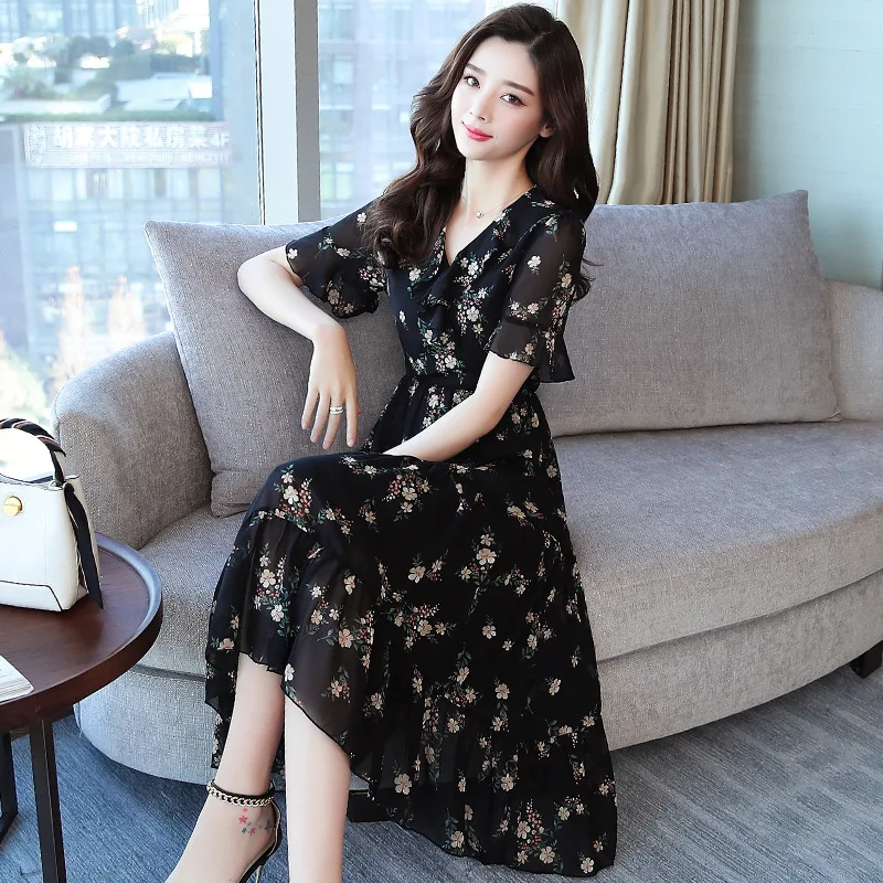 

2019 Korean version of the summer new loose thin doll collar black floral dress lotus leaf sleeve temperament chiffon dress