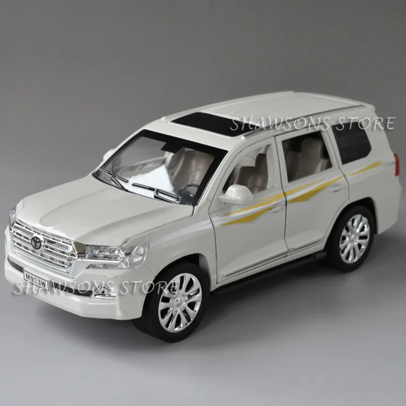 Литая 1:24 Модель автомобиля игрушки Toyota Land Cruiser SUV Реплика оттягивание w/звук и свет - Цвет: Белый