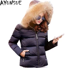 AYUNSUE зимняя куртка-пуховик Для женщин короткое теплое пальто черного цвета из натурального меха енота с капюшоном Женский Пуховики на белом утином пуху, пальто, casaco neve ST220