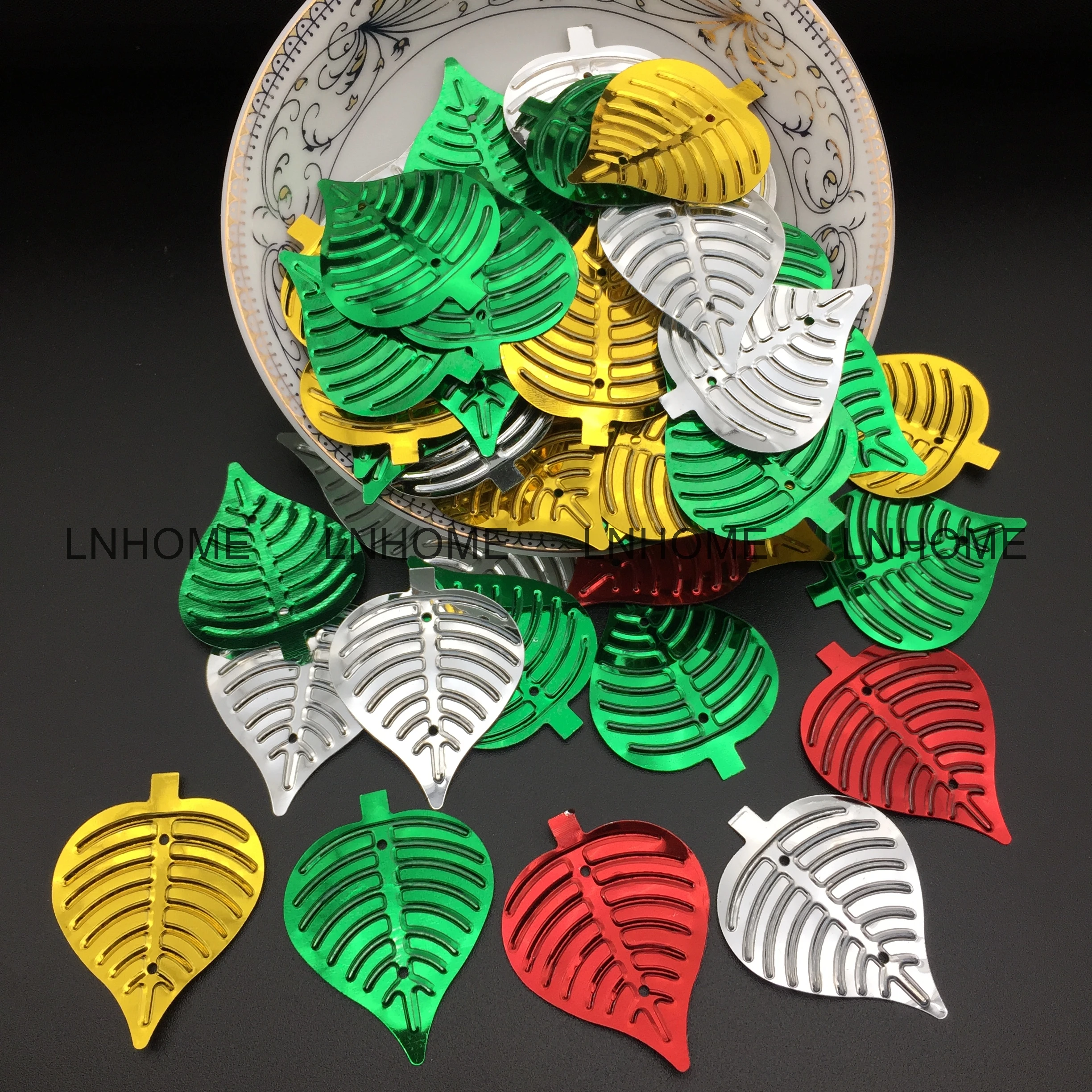 50g/lot PVC Large Leaf Sequins 30*35mm Sewing DIY Christmas Accessories For Crafts Leaves With 2 Holes Mix Colors | Дом и сад